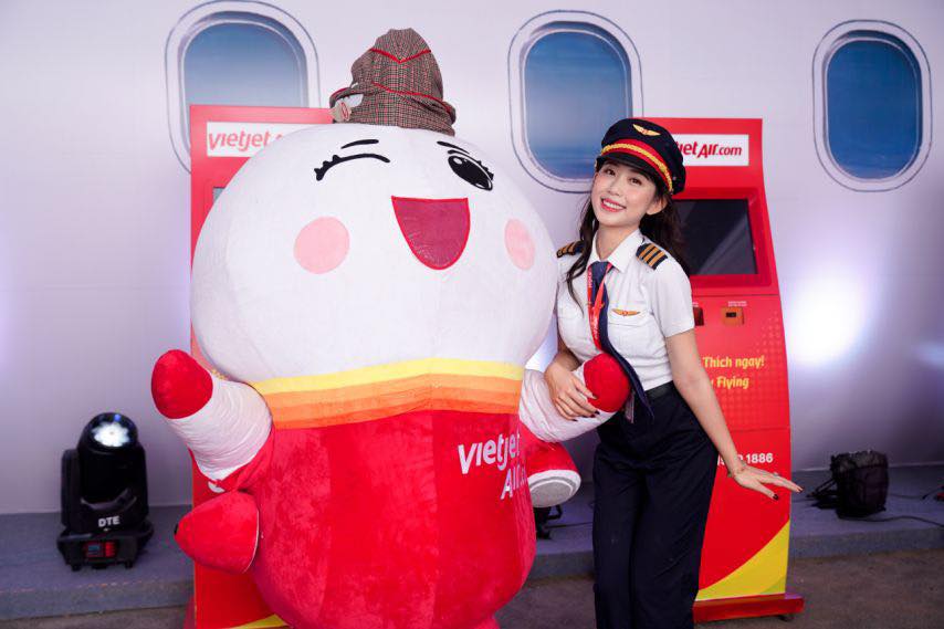 Nữ phi công Gen Z gây bão tại triển lãm A80 3 542473173 1210615564437395 7969011683537336938 n