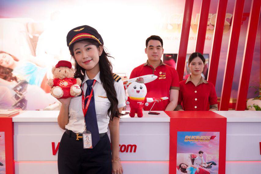 Nữ phi công Gen Z gây bão tại triển lãm A80 4 542705359 1210615604437391 6582643705585556383 n
