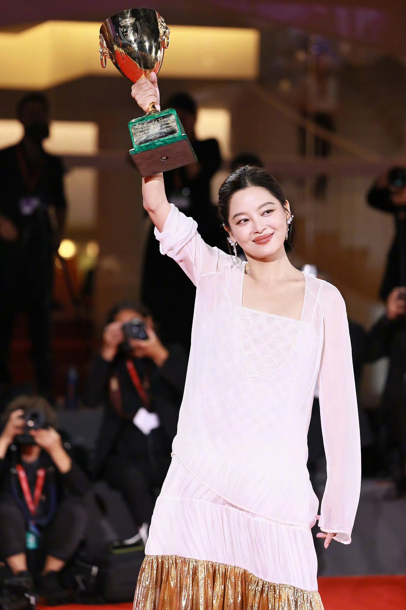 Tân Chỉ Lôi: Ảnh hậu Venice và những khoảnh khắc đáng nhớ 4 544409606 694971183560452 2132940178851856136 n