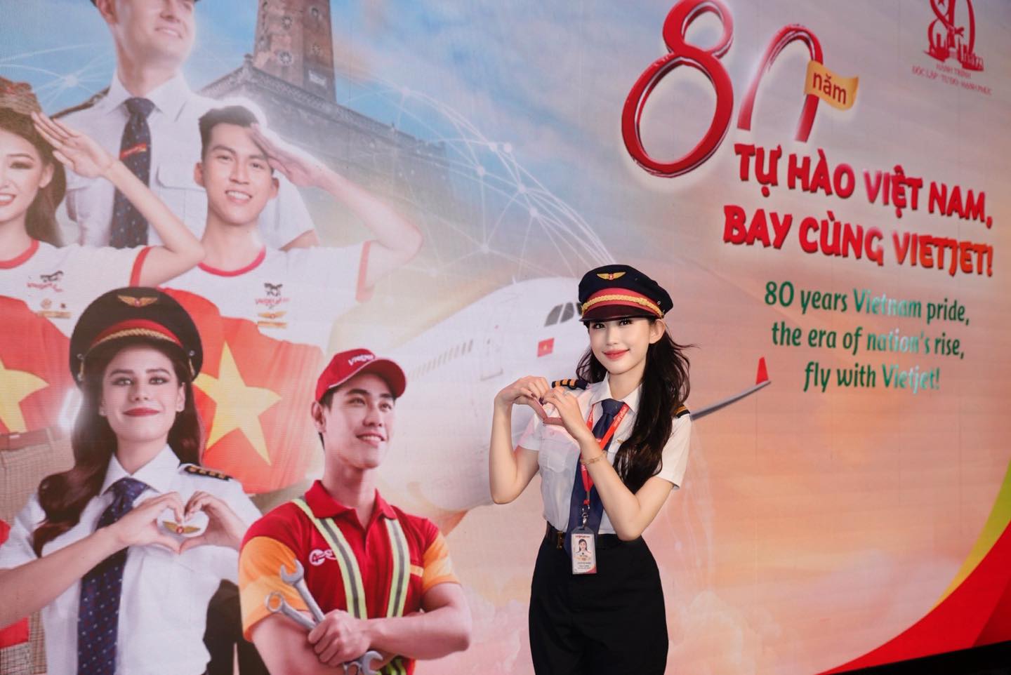 Nữ phi công Gen Z gây bão tại triển lãm A80 5 544549679 1210615671104051 5913722163160192394 n