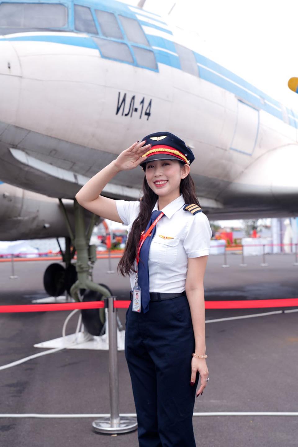 Nữ phi công Gen Z gây bão tại triển lãm A80 2 544748947 1210615631104055 3404041432536812021 n