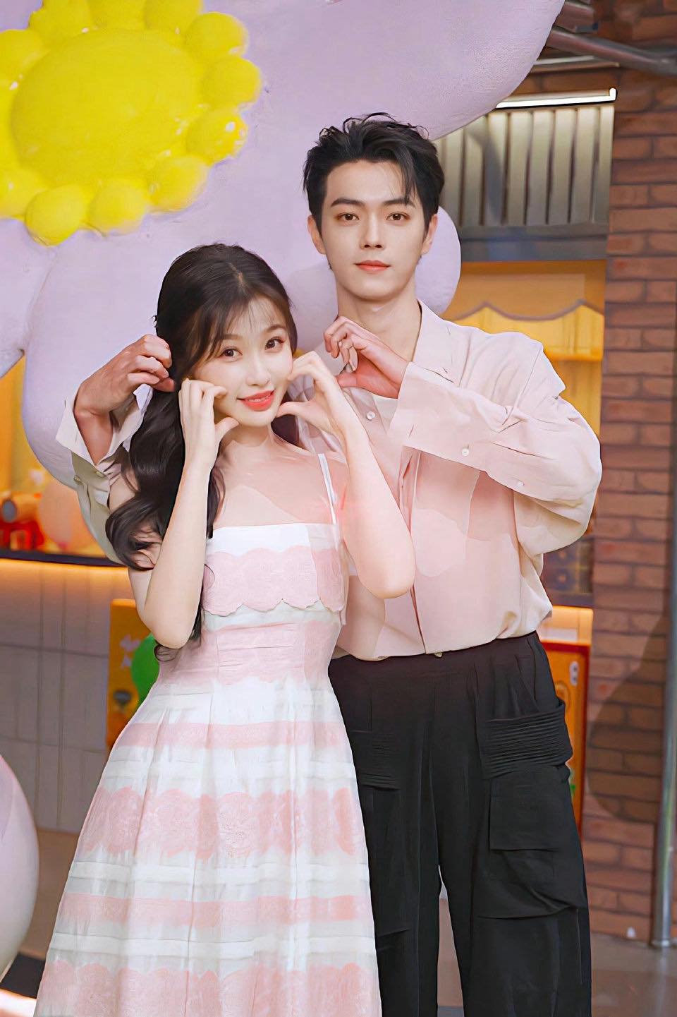 Dư Luận Dậy Sóng: Ngu Thư Hân và Hứa Khải Gặp Bão Scandal 2 545248184 1457405589174753 5536105918520643400 n