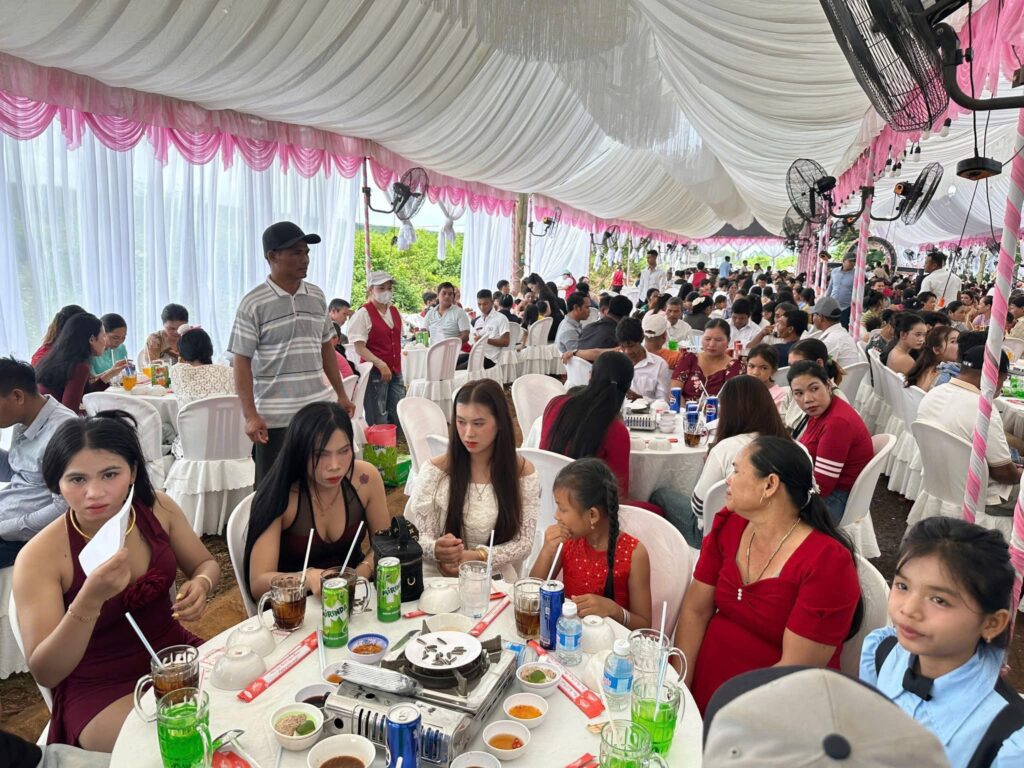Đám Cưới Ở Bình Phước: Khách Uống Nước Ngọt Thay Bia Rượu 2 545409928 1121404166757445 4803396303475925885 n