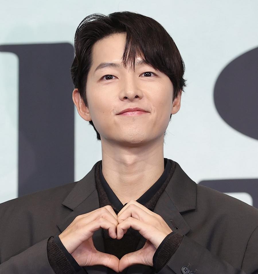 Song Joong Ki nhìn lại sự nghiệp khi bước sang tuổi 40 2 545431157 1083638233853376 6215918850323231676 n