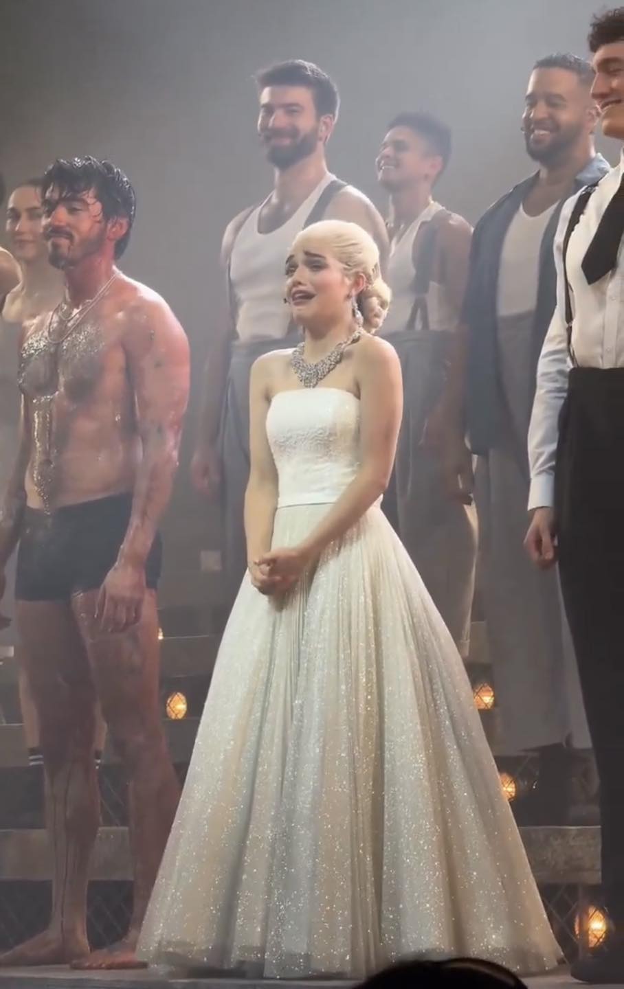 Màn trình diễn EVITA gây sốt tại West End với Rachel Zegler 2 545601483 122102878161003151 5597154008641434100 n