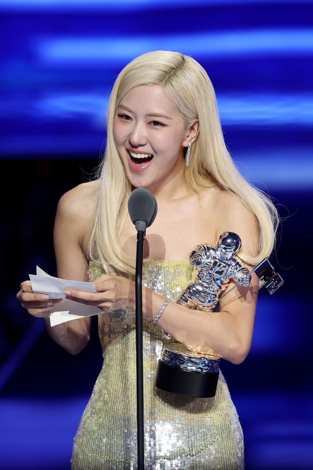 Rosé BLACKPINK giành giải 'Bài hát của năm' tại MTV VMA 2025 2 545667245 771805438923101 8884463041685876111 n