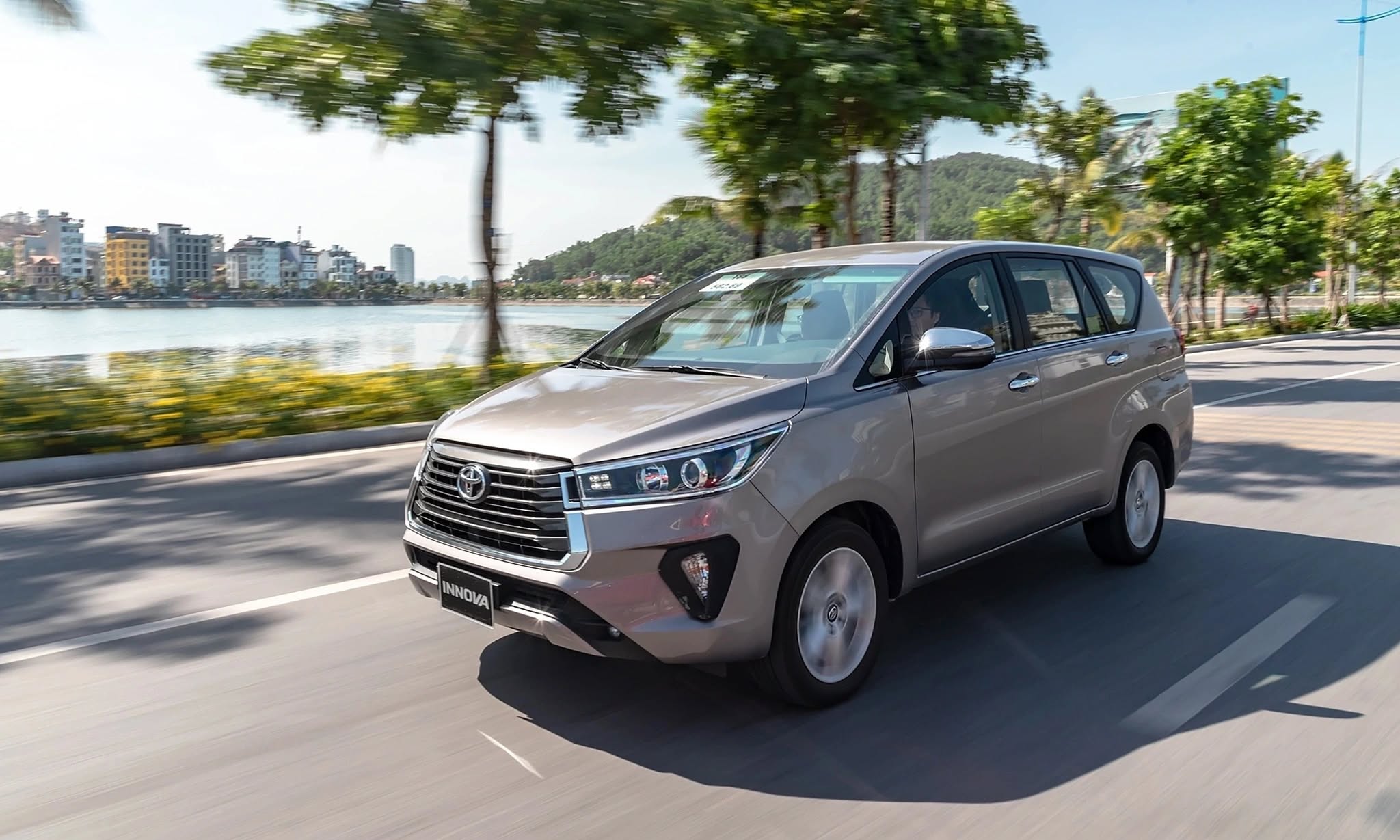 Toyota Việt Nam Chính Thức Ra Mắt Mẫu Xe Innova Mới 2 545821999 1176627677831274 5916347406510451507 n