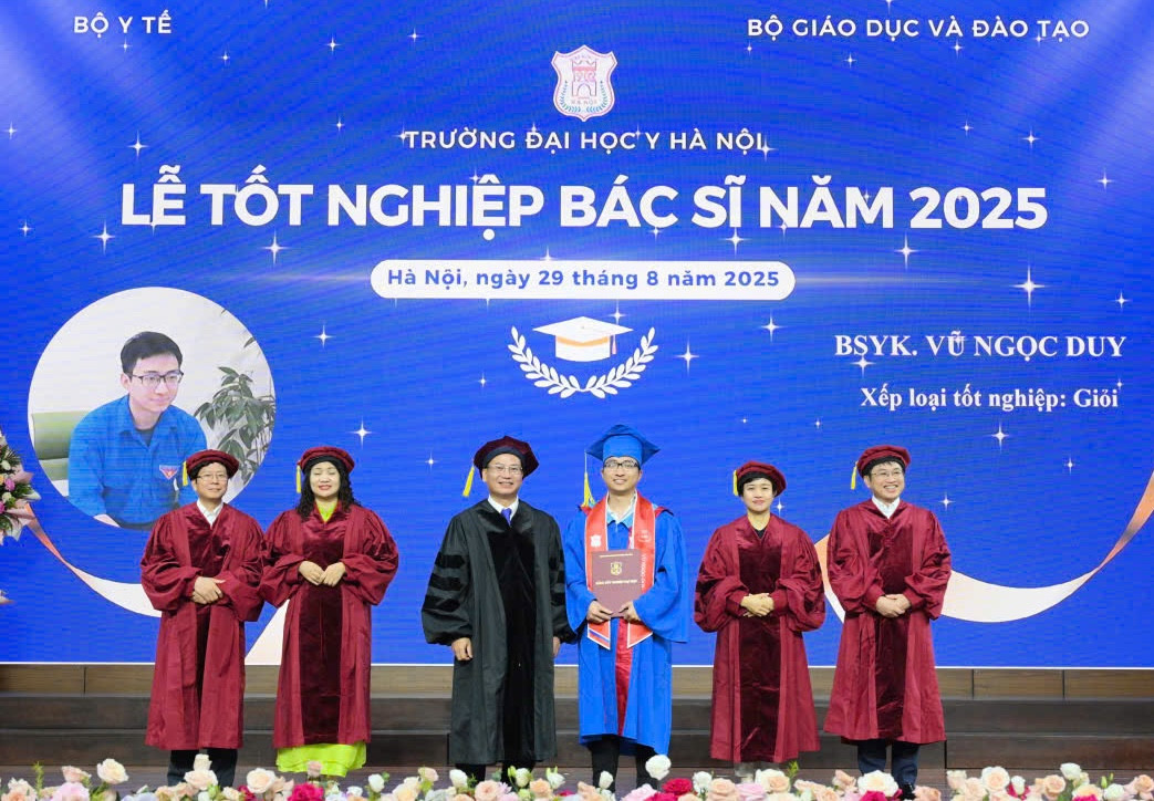Thủ khoa Vũ Ngọc Duy: Tinh hoa của ngành Y Việt Nam 5 546090513 1122861129945082 1133636631002391701 n