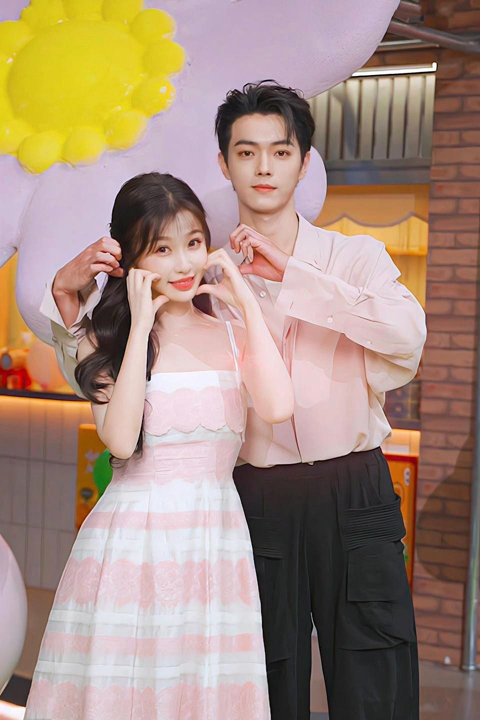 Hứa Khải và Ngu Thư Hân: Cặp Đôi Gây Bão Với Bê Bối Liên Tiếp 2 546097581 1123940706497669 4637286090044408151 n