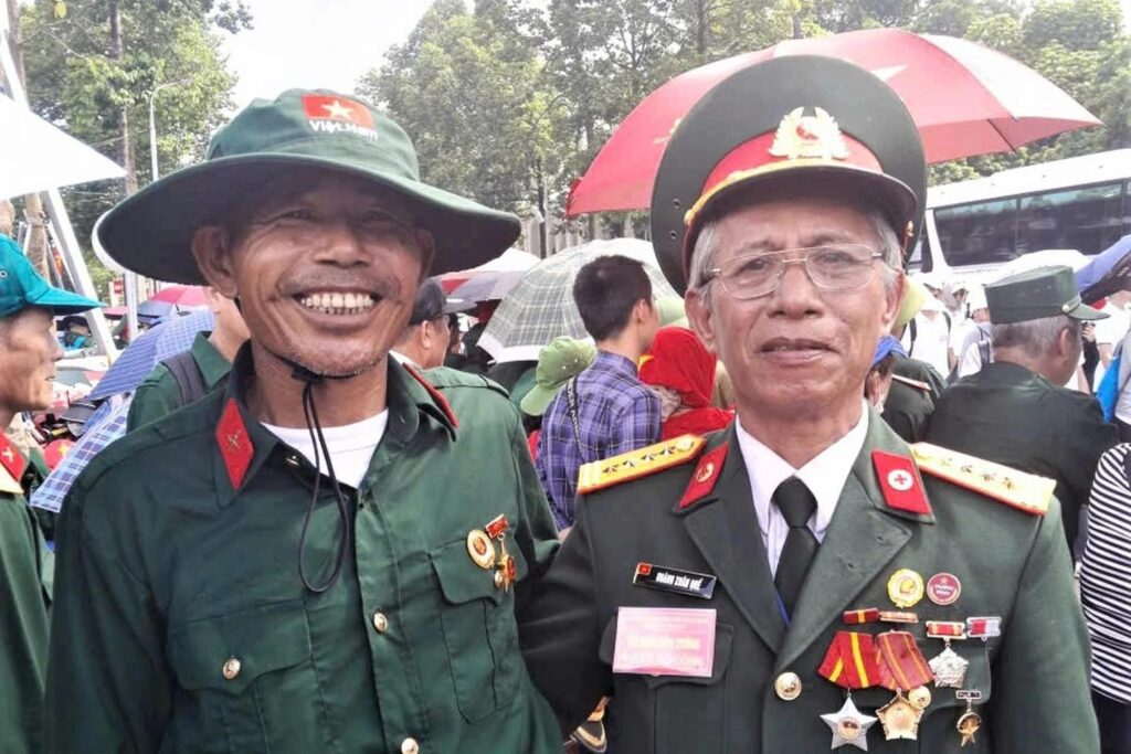 Cuộc hội ngộ đầy cảm xúc của hai cựu binh sau nửa thế kỷ 2 546167033 1127737722885555 5988129606044752533 n