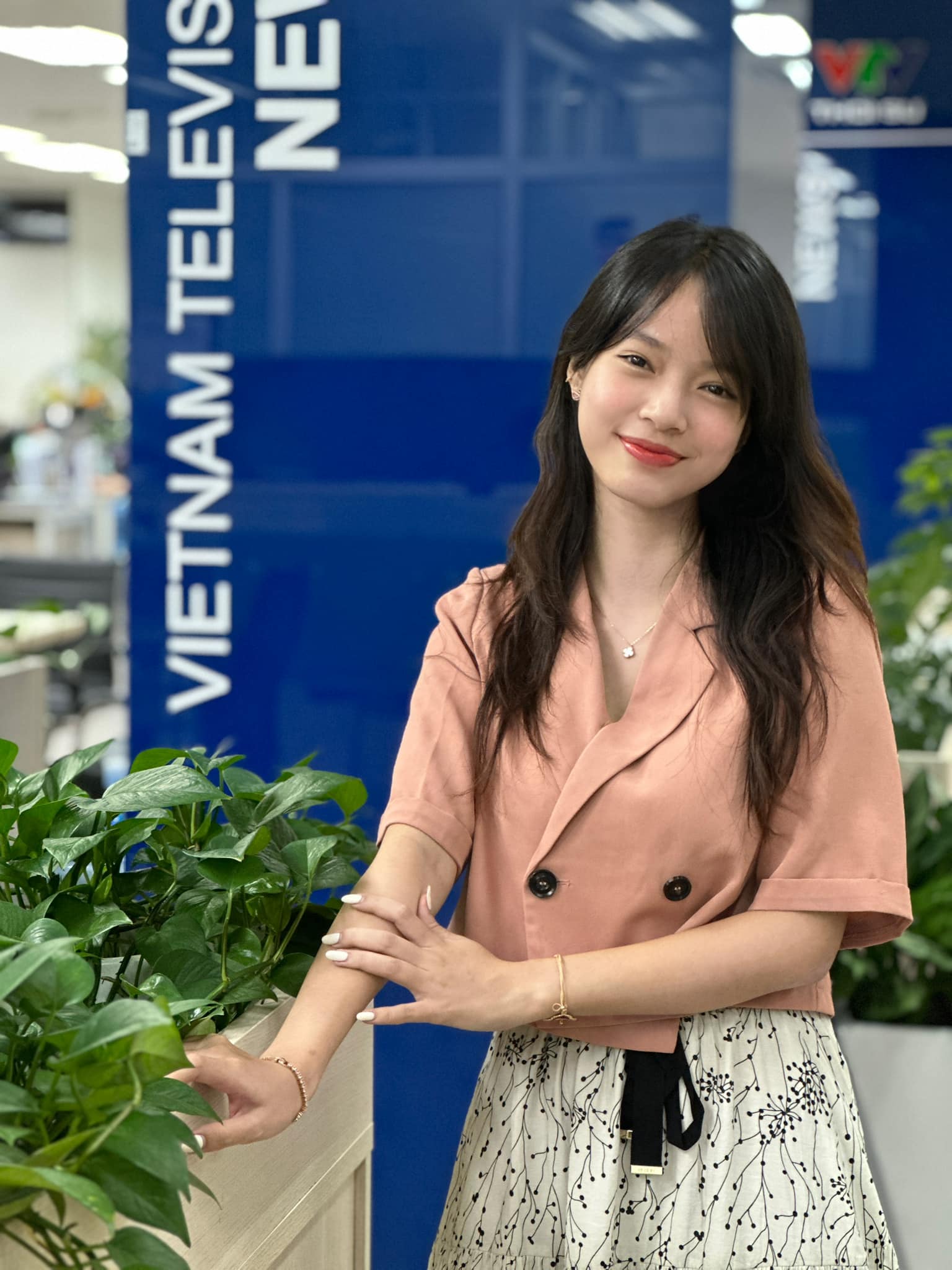 Nữ MC 2004 gây sốt với học bổng toàn phần từ Mỹ 3 546268950 1123882366509625 4625421967425798228 n