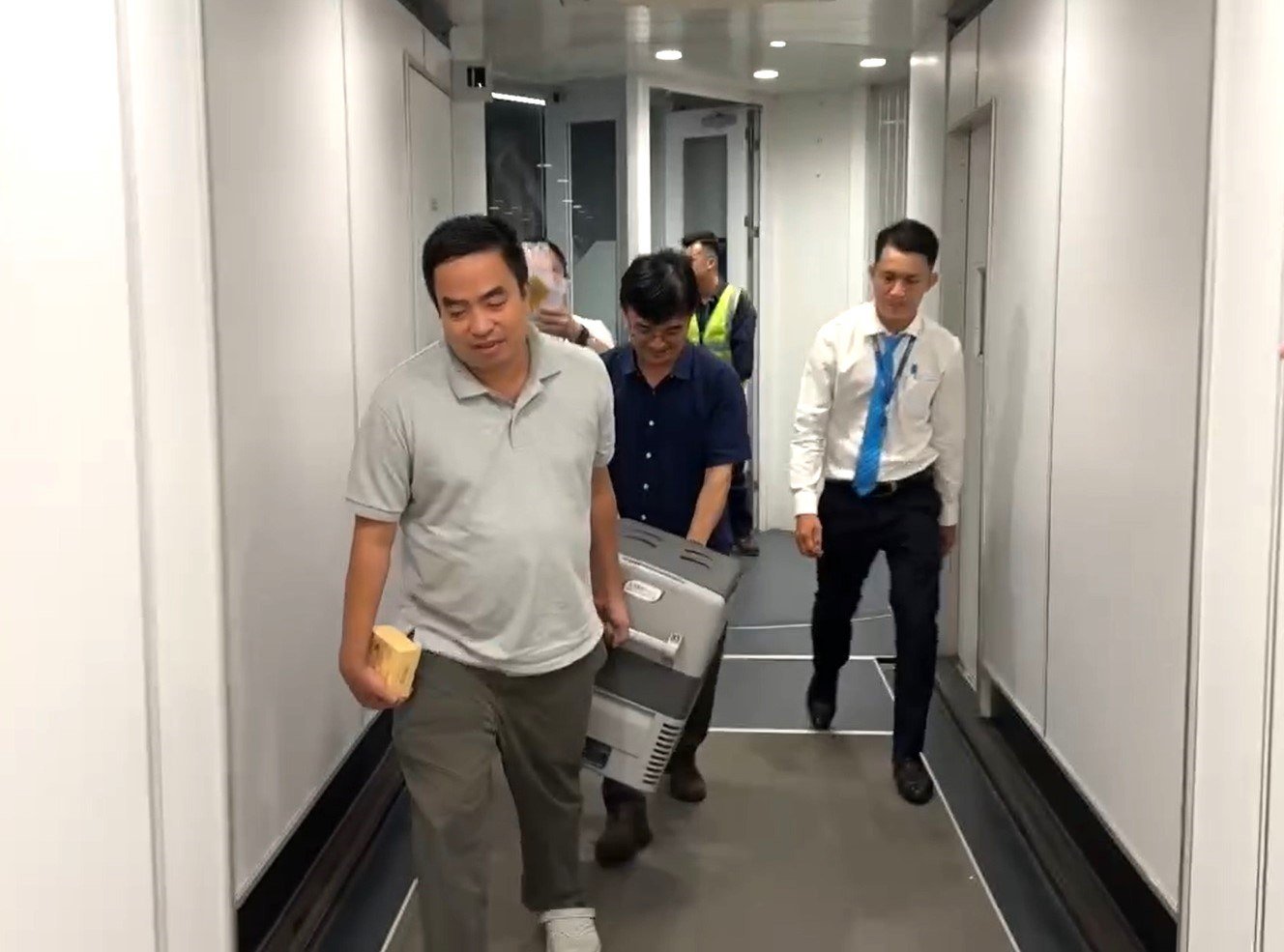 Chuyến bay đặc biệt mang trái tim hiến tặng đến Huế 5 546301546 1113804610844968 5263039106138712 n