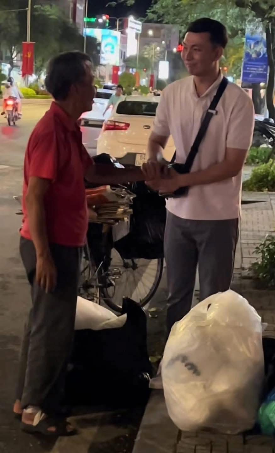 Cuộc hội ngộ xúc động giữa thầy và trò 5 546872255 1211488731009684 8345980035805119931 n