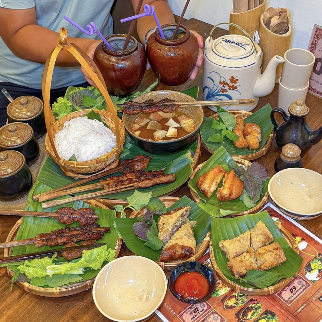 Khám Phá Tiệm Bún Chả Ô Kìa Tại Sài Gòn 2 546872666 804378685439529 8195870392644093704 n