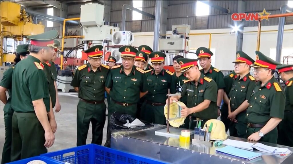 Mũ chống đạn Z117: Sự kết hợp sáng tạo giữa Kevlar và UHMWPE 2 547107977 796918162858250 5552811368579291485 n