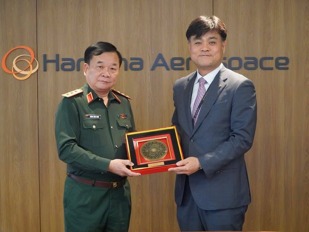 Hợp tác Quốc phòng Việt Nam - Hàn Quốc: Thượng tướng Hoàng Xuân Chiến thăm Hanwha Aerospace 2 547342993 797807202769346 3335054580757706039 n