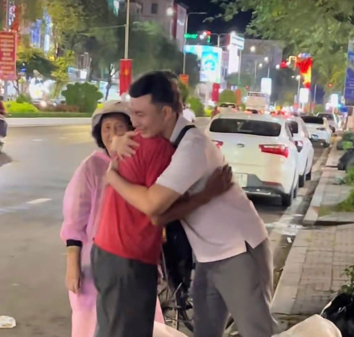 Cuộc hội ngộ xúc động giữa thầy và trò 6 547439494 1211488711009686 5282896519332310374 n