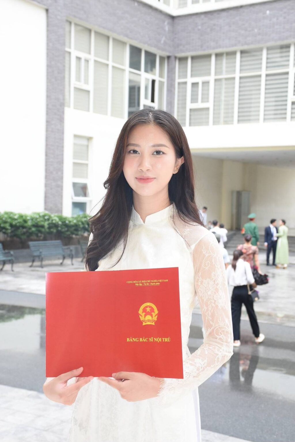 Khổng Hạnh Nguyên: Cô Bác Sĩ Nội Trú Xuất Sắc Của Học Viện Quân Y 2 547838698 807932151917144 6316104340731307623 n
