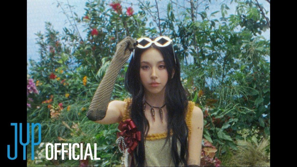 TWICE CHAEYOUNG Ra Mắt M/V Mới "SHOOT (FIRECRACKER)" Đầy Hứa Hẹn 2 547933146 775185758585069 1141631034430238481 n
