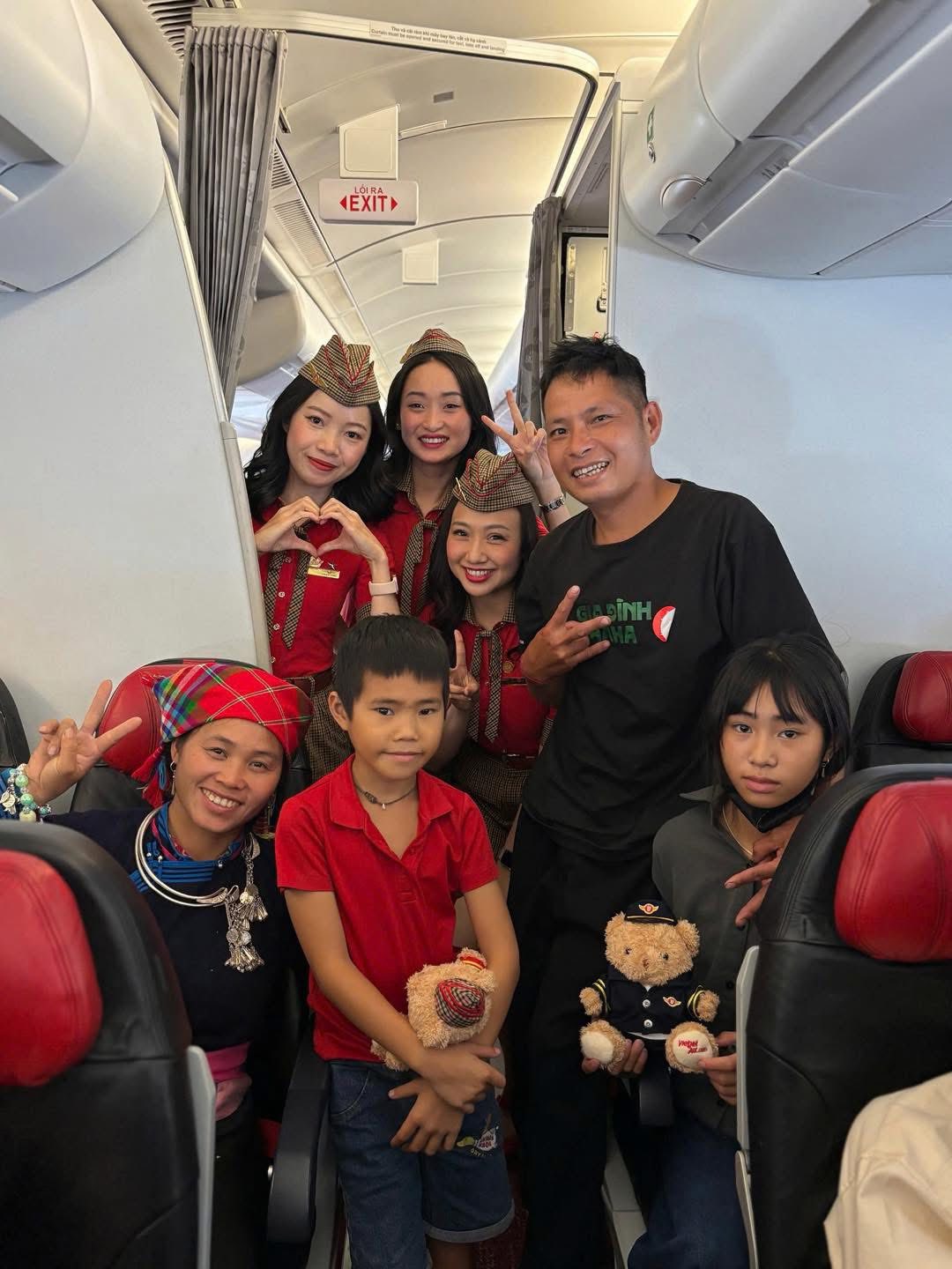 Fangirl gặp thần tượng trên chuyến bay đến TP.HCM 3 547947930 811697888207237 8813747672564221016 n