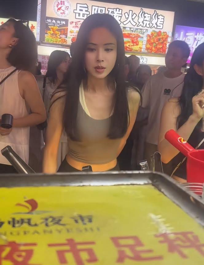 Bất Ngờ Gặp Gỡ Bé Lý Nhược Đồng 60 Tuổi Giữa Đường Phố 2 548144788 1212856840872873 8305586416934113192 n