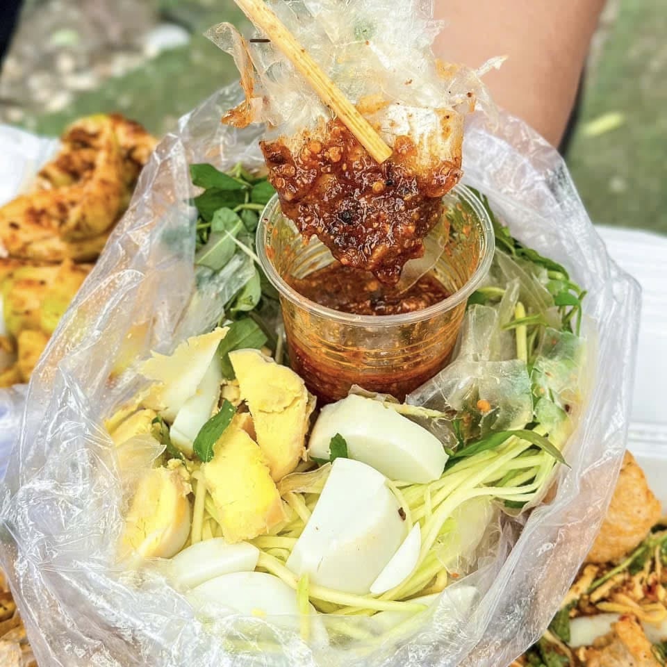 Khám Phá Gánh Bánh Tráng Trộn Cô Thủy Siêu Cuốn Tại Sài Gòn 3 548205266 811094804767917 6428804656792090609 n
