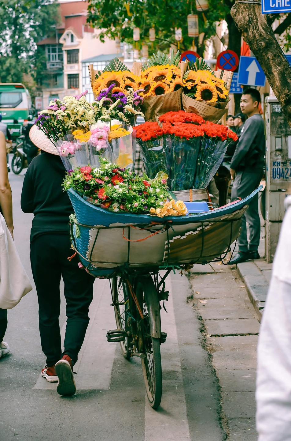 Vẻ Đẹp Hà Nội Mùa Thu Qua Góc Nhìn Tình Yêu 5 548205367 1358537135941178 565063016832714673 n