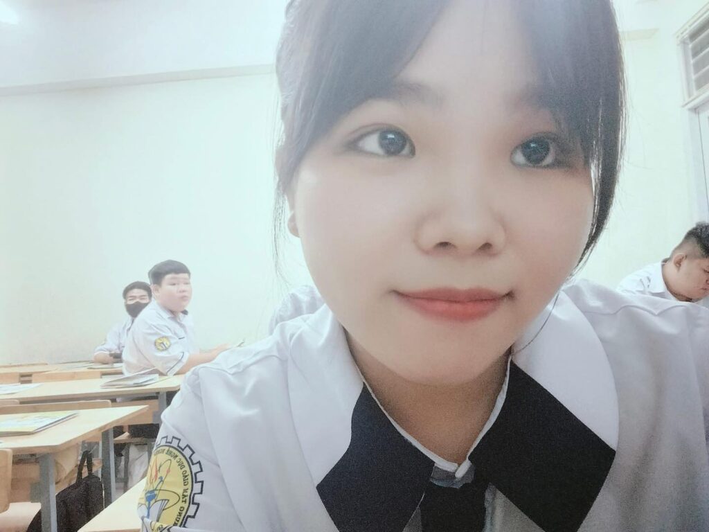 Cô bé 22 tuổi trở lại lớp 6: Hành trình học tập đầy nghị lực 2 548210672 1129609969270198 8469261145892851963 n