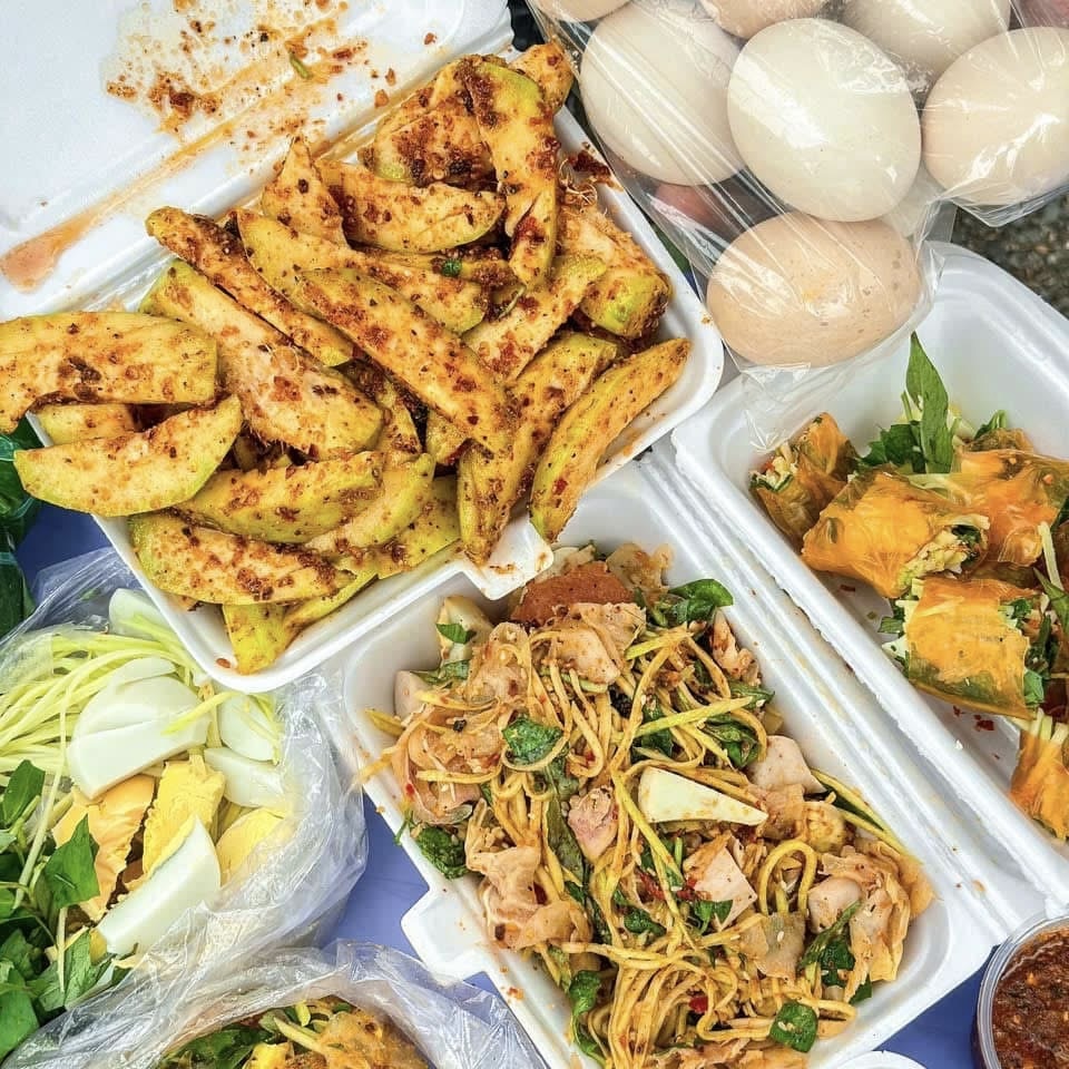Khám Phá Gánh Bánh Tráng Trộn Cô Thủy Siêu Cuốn Tại Sài Gòn 4 548308600 811094774767920 8626787670251308685 n
