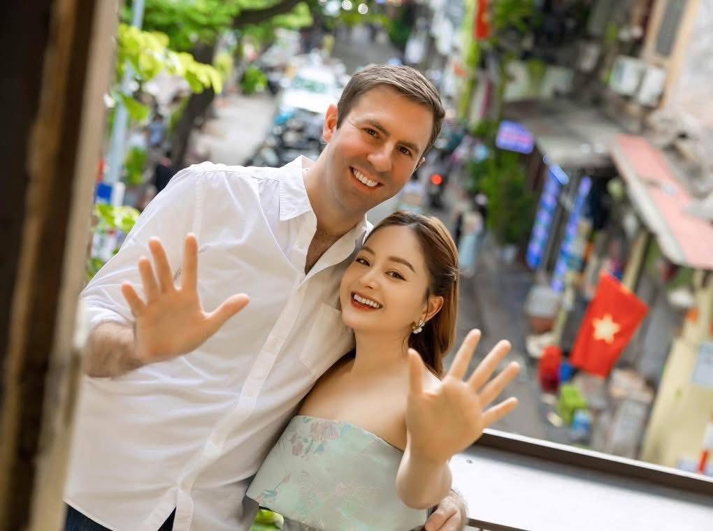 Diễn viên Lan Phương tố chồng bạo hành tinh thần, ly hôn sau 7 năm 2 548863592 810011798375846 1854954328811633073 n