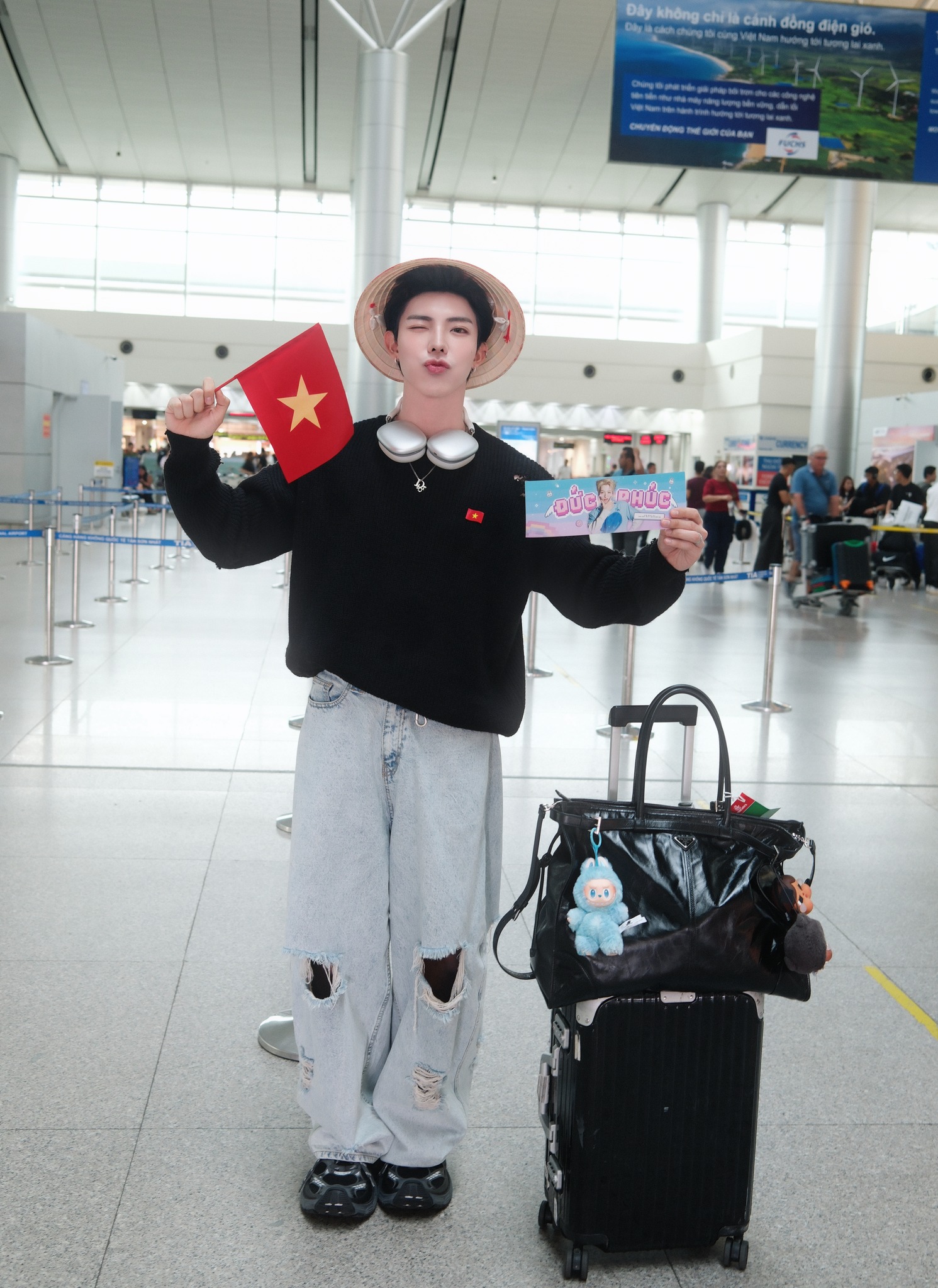 Erik Bay Sang Nga Cổ Vũ Đức Phúc Tại Intervision 2025 6 549159194 1202350131916891 3643170065632599162 n