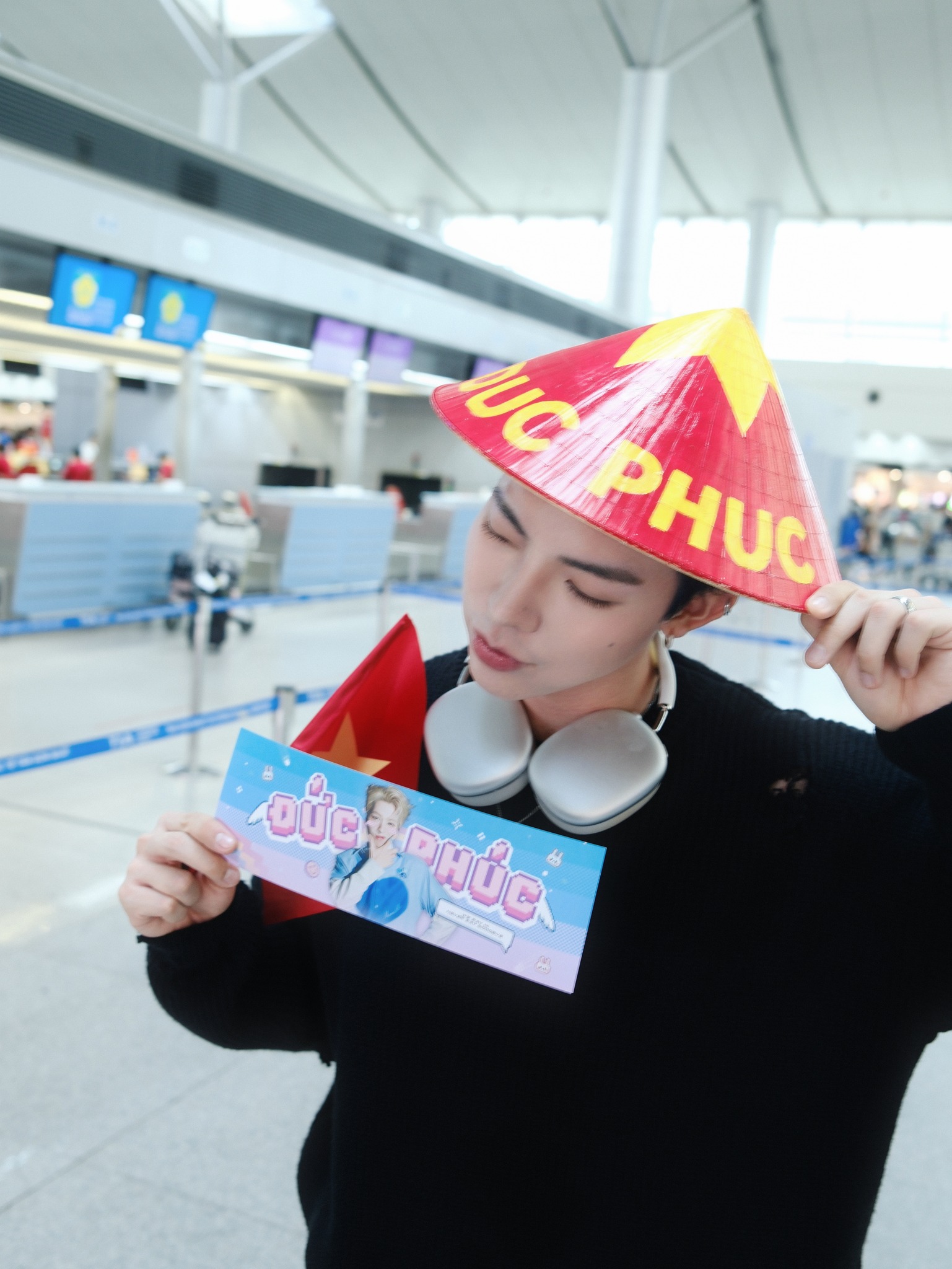 Erik Bay Sang Nga Cổ Vũ Đức Phúc Tại Intervision 2025 5 549479473 1202350055250232 3678795457423634401 n