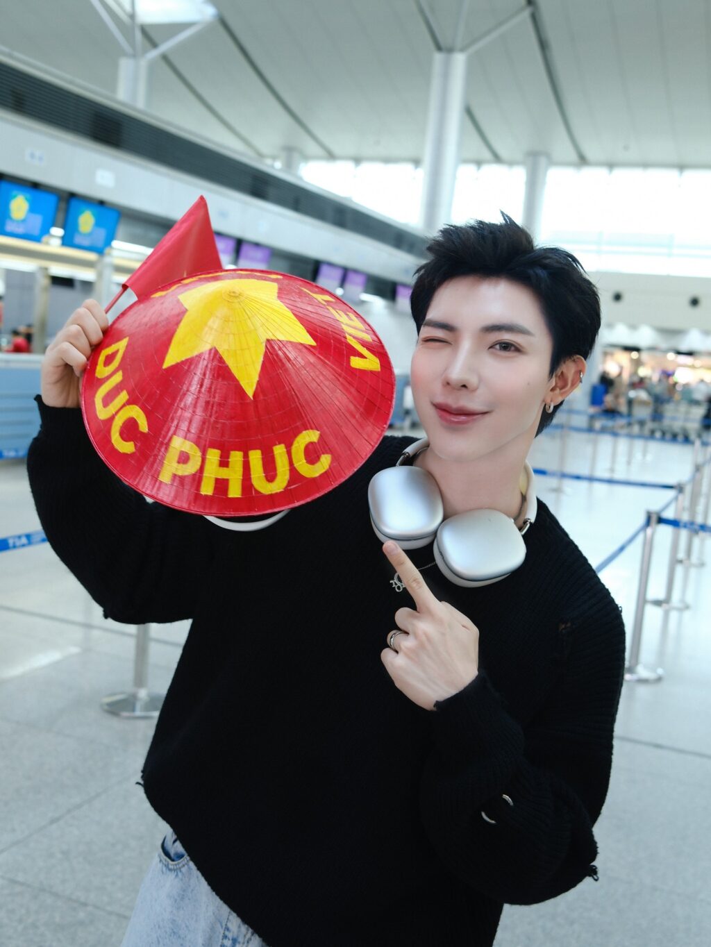 Erik Bay Sang Nga Cổ Vũ Đức Phúc Tại Intervision 2025 2 549710808 1202350075250230 5582427422657442132 n