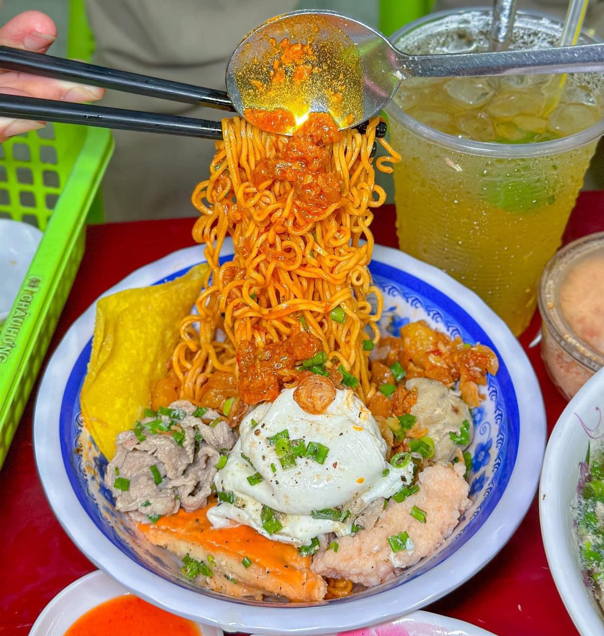 Khám Phá Quán Mì Trộn Ngon Nhất Bình Thạnh! 4 550115212 815184734358924 5921051947226128320 n