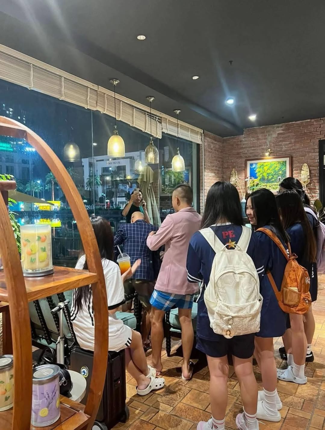 Quán Cafe Hút Hồn Giới Trẻ Nhờ Chiếc Ghế Đặc Biệt 2 550203245 1238257865013456 1606475085167126567 n