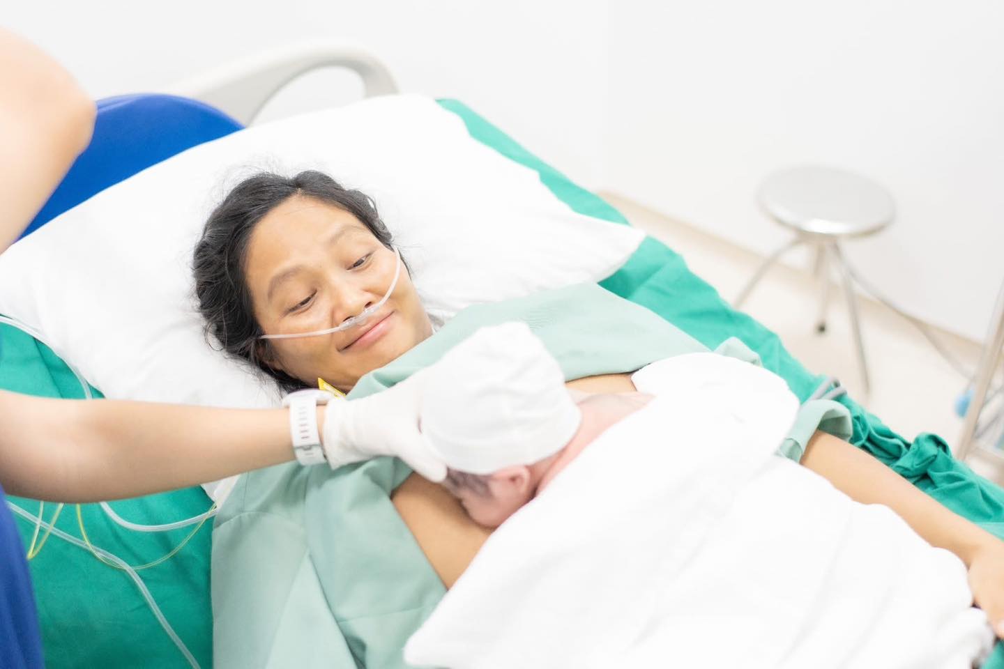 H'Hen Niê hạnh phúc chào đón con đầu lòng 6 550707303 1201937125291525 5519014966913391582 n