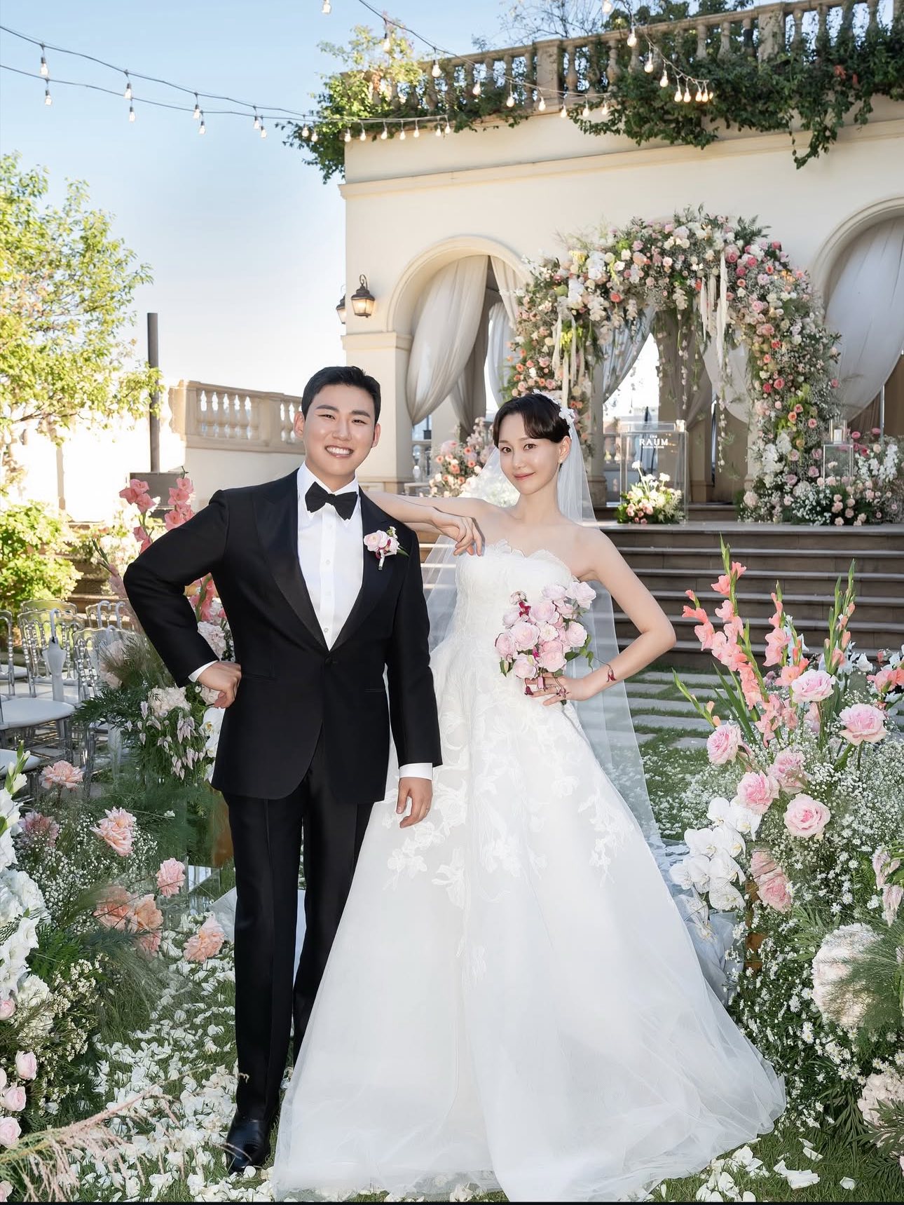 Lee Yoo Young công khai chồng điển trai trong đám cưới 3 552333245 1094874139396452 1512847301573065553 n