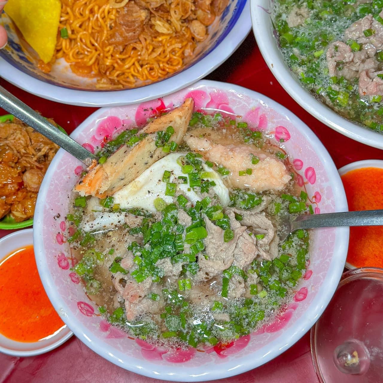 Khám Phá Quán Mì Trộn Ngon Nhất Bình Thạnh! 5 552390898 815184731025591 8653974236803453798 n