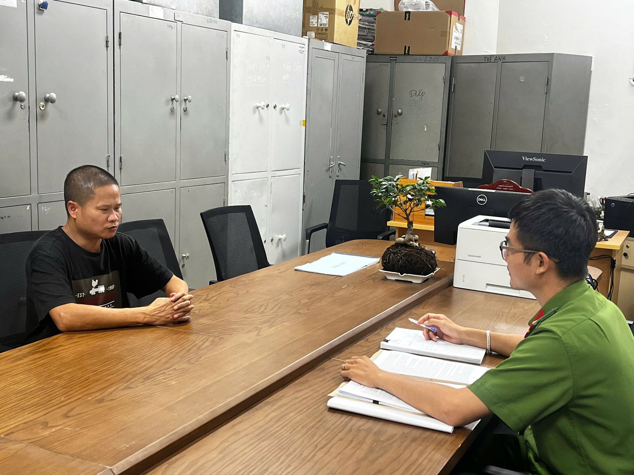 Bắt Giữ Nhóm Xả Trộm 50m³ Chất Thải Xuống Sông Tô Lịch 4 554080570 1134594308771764 4334862322188469472 n
