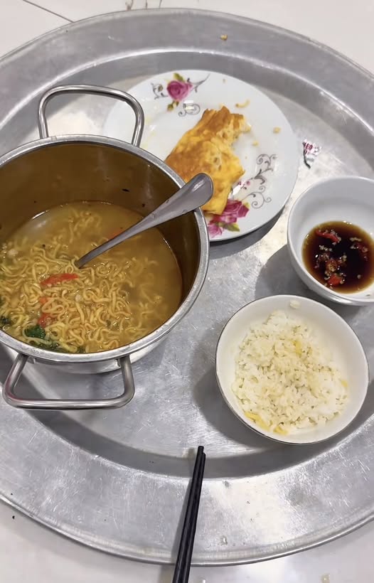 Nỗi lòng người mẹ trẻ khi phải hy sinh ước mơ vì con cái 2 554099881 1219971686828055 3159818621094018703 n