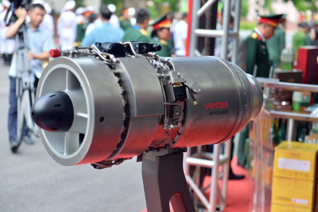 Viettel ra mắt động cơ phản lực tuốc bin cánh quạt VTJ-320 2 554106980 809697051580361 7326575403570932680 n