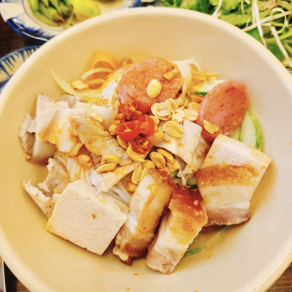 Thưởng Thức Đặc Sản Miền Trung Ngay Giữa Sài Gòn 2 554202879 816826060861458 3692436758180400988 n