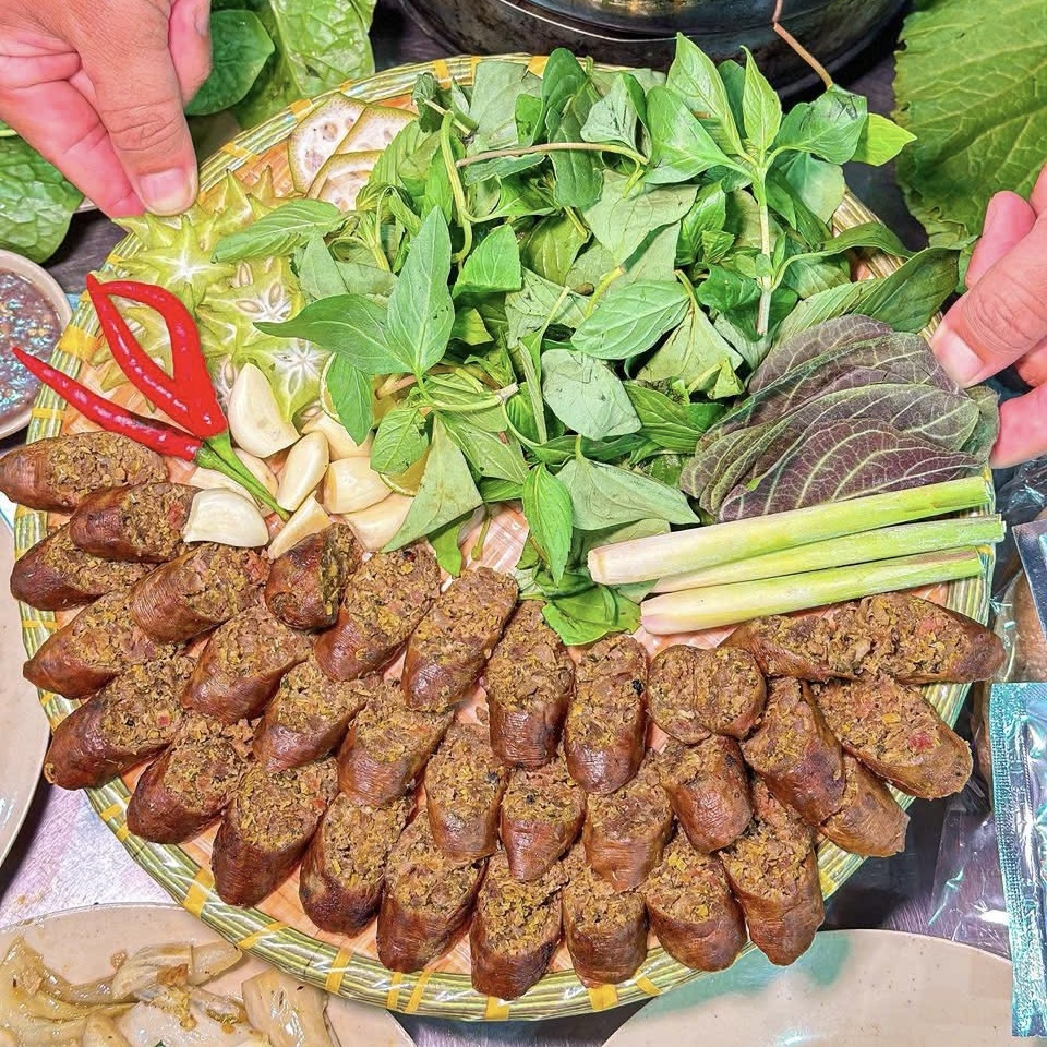 Lẩu Bò A Ba: Nồi Lẩu Nóng Hổi Đậm Đà Giữa Mùa Mưa Sài Gòn 6 554764896 816834337527297 2578309954709046548 n