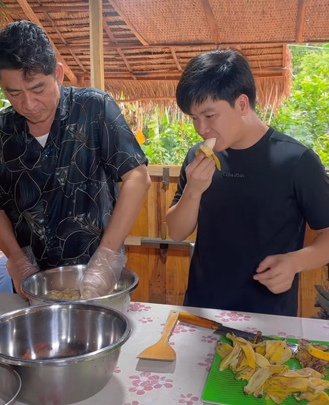 Huỳnh Anh Tuấn trở lại với niềm đam mê nấu ăn sau thời gian điều trị 6 554766146 1206368368181734 1797850292912280760 n