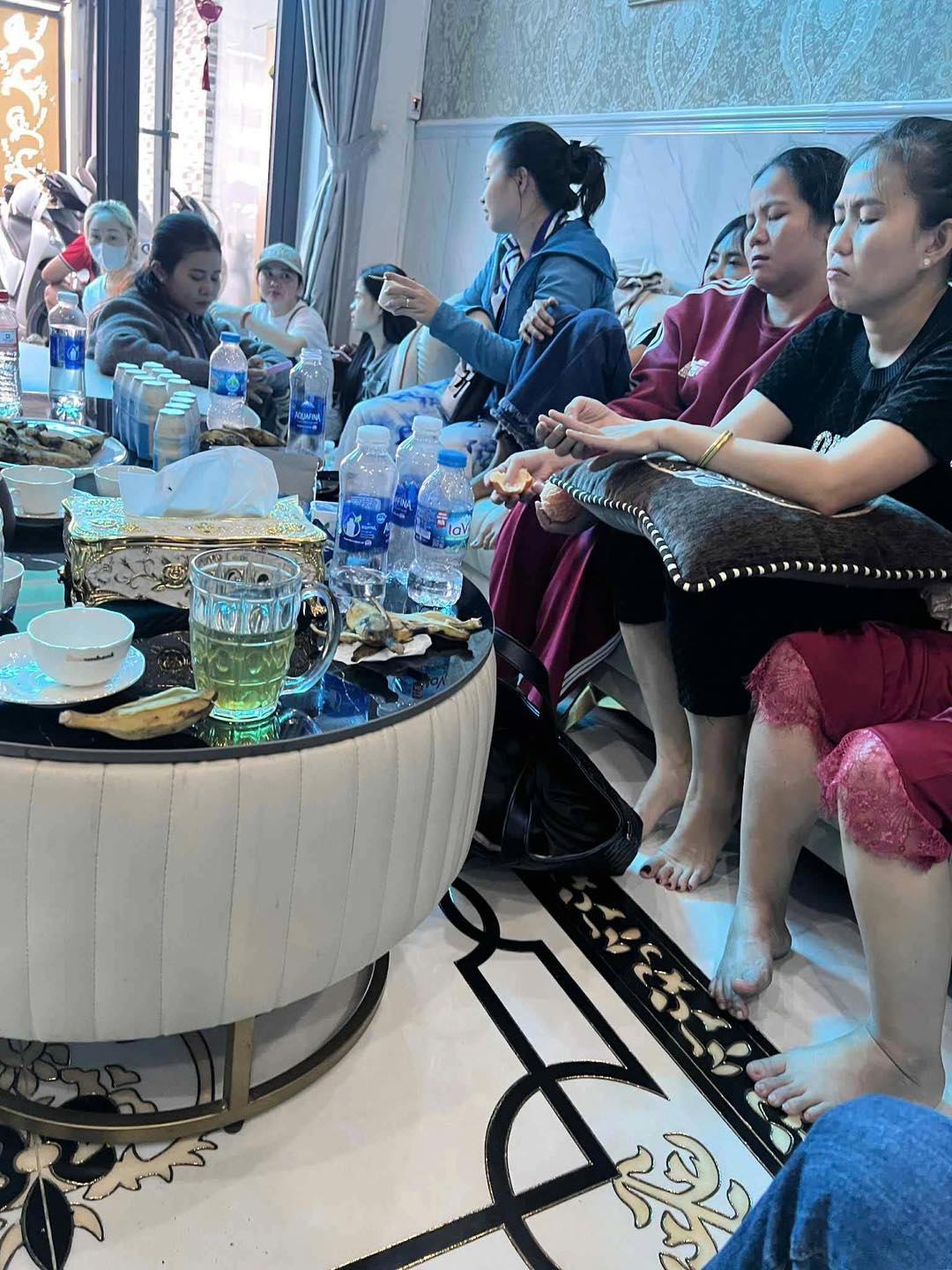 Nghi vỡ hụi 200 tỷ đồng, hàng trăm người hoang mang tại TP.HCM 3 554956912 1137046115193250 7172781118792807921 n
