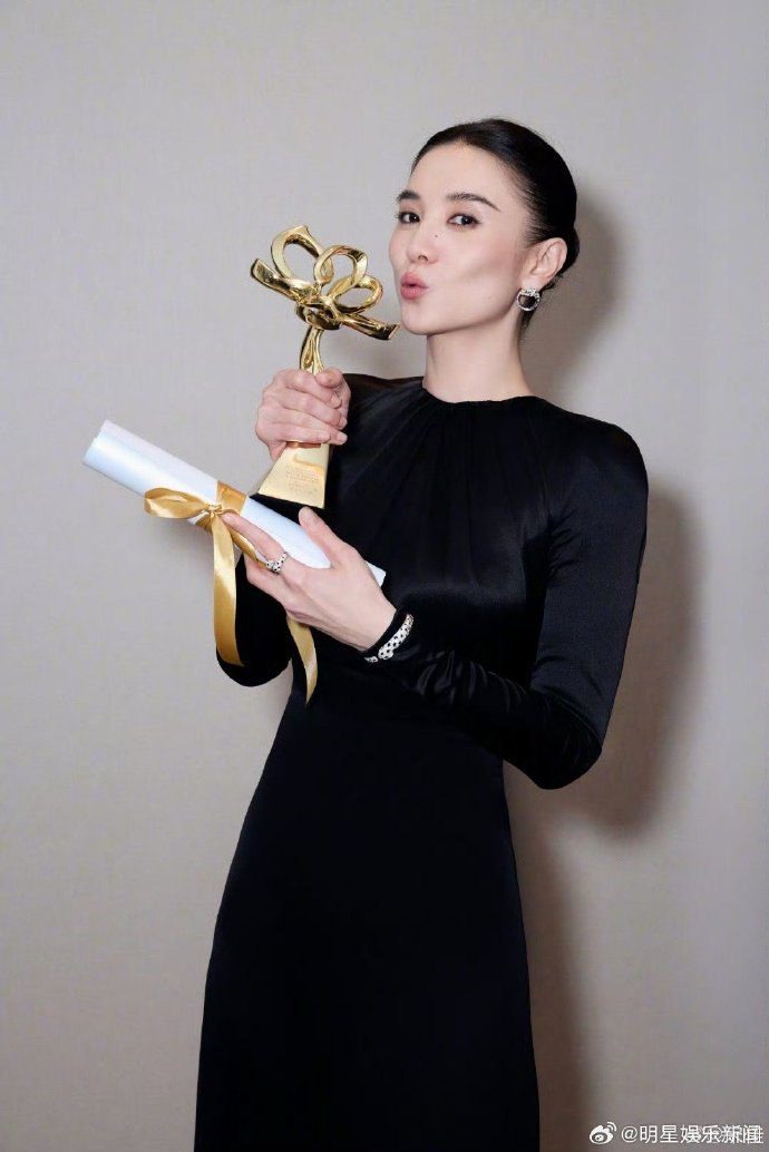 Tống Giai: Ngôi Sao Hứa Hẹn Càn Quét Giải Thưởng Điện Ảnh 2 555052156 711847785206125 1365553805496568568 n