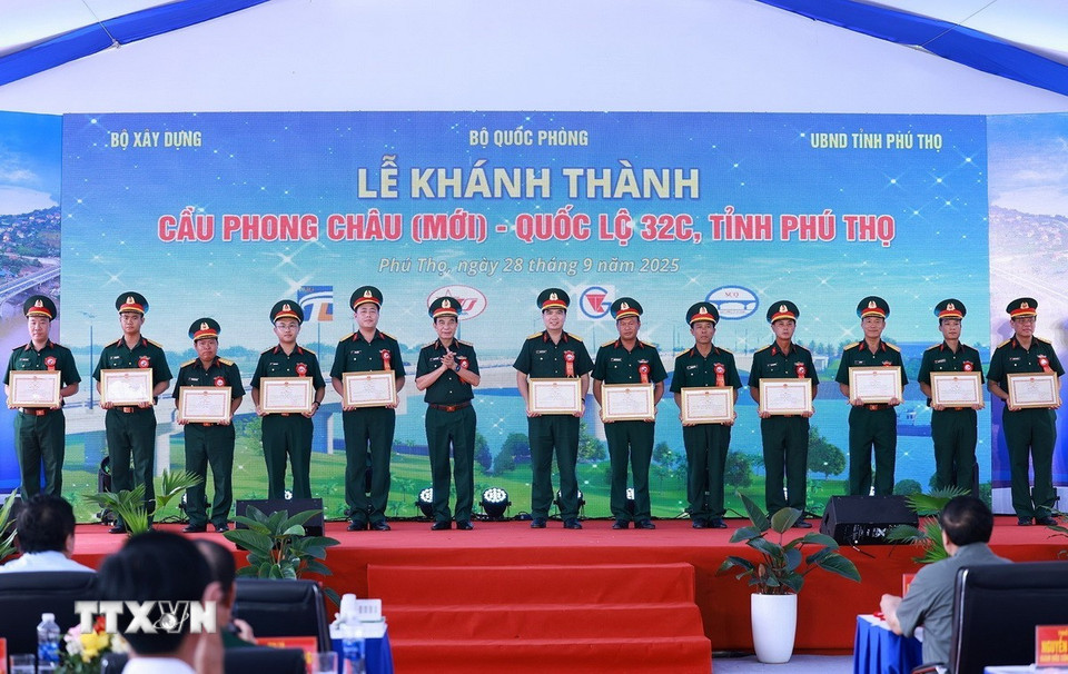Khánh thành cầu Phong Châu mới trước thời hạn 3 tháng 3 555446199 1127326432936560 6137175657656779807 n