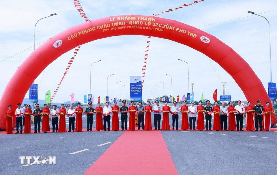 Khánh thành cầu Phong Châu mới trước thời hạn 3 tháng 2 555471705 1127326429603227 4921580189699070589 n