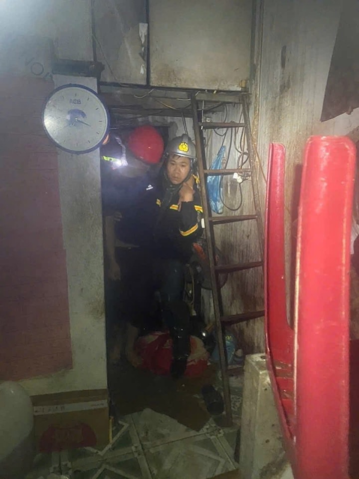 Cứu nạn khẩn cấp trong cơn bão số 10: 8 người an toàn 5 555497702 1369584844836407 1041845928023591324 n