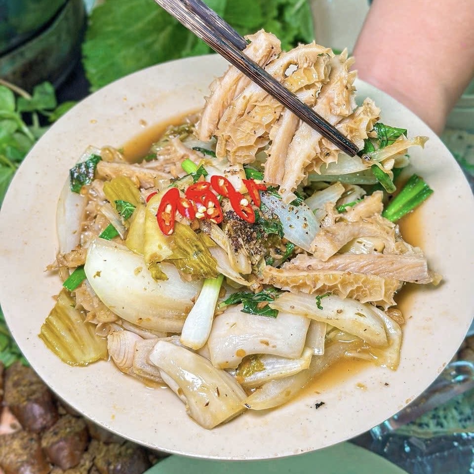Lẩu Bò A Ba: Nồi Lẩu Nóng Hổi Đậm Đà Giữa Mùa Mưa Sài Gòn 3 555528663 816834404193957 4305383051858272804 n